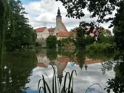 Замки Вранов, Яромиржице и город Тельч