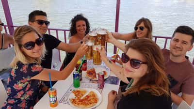 Круиз по Дунаю с пиццей и пивом