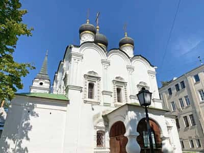 Ивановская горка и Солянка: узкие улочки, тайные дворики, модные кафе