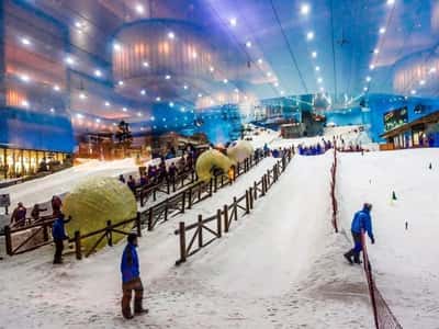 Снежный день в зимнем комплексе Ski Dubai