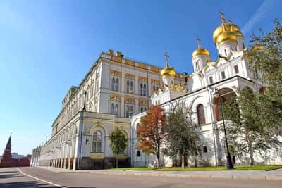 Экскурсия по Алмазному фонду с билетами и экскурсией по Александровскому саду