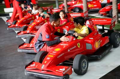 Море адреналина - тематический парк Ferrari World Абу-Даби