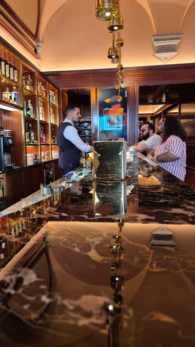 Рай для любителей коктейля Негрони