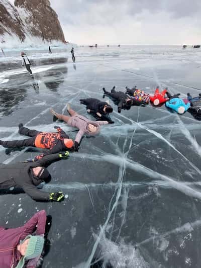 По льду Байкала на вездеходе - едем на Ольхон