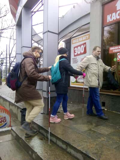 Свидание на ощупь. Прогулка по Питеру с завязанными глазами