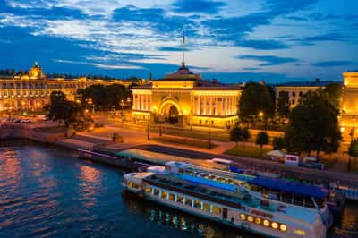 Ночное волшебство Петербурга: знаковые места и прогулка на теплоходе