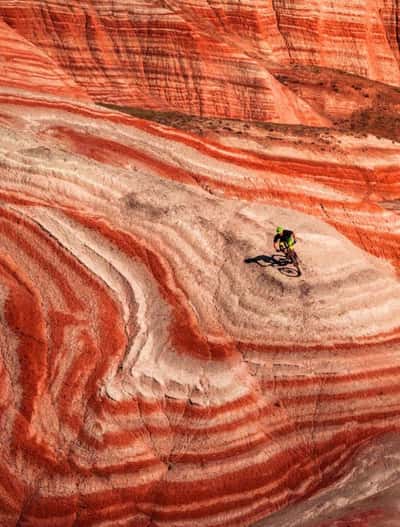 Храм огня Атешгях, Горящая гора, Розовое озеро и Агатовые горы