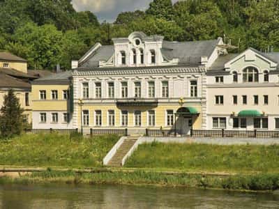 Торжок: красота древнего города в купеческих особняках и храмах