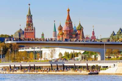 Москва: Аудиоэкскурсия для прогулки по Москве-реке на яхте флотилии «Рэдиссон» (без билета)