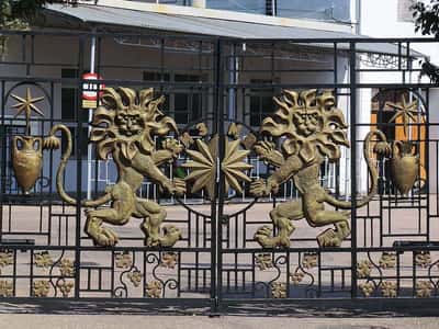 Тайны Инкерманских подвалов: пещерный монастырь и завод марочных вин