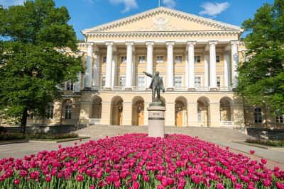 Самостоятельный тур «Такой разный Петербург: архитектура города на Неве»