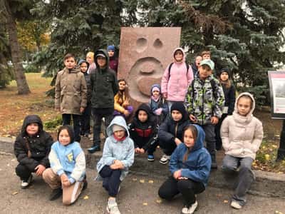Город весёлых памятников