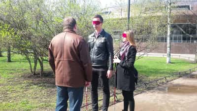 Свидание на ощупь. Прогулка по Питеру с завязанными глазами