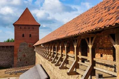 Ваш личный трансфер в Лидский замок с максимальным комфортом из Гродно