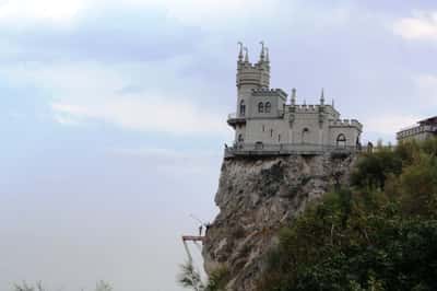 Дворец графа Воронцова в Алупке и замок Ласточкино гнездо