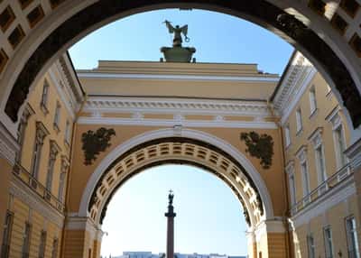 Триумф сверкающих фонтанов Санкт-Петербурга