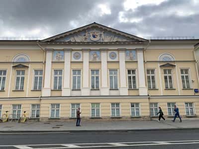 По Новой Басманной: десять историй о гостях и угощениях