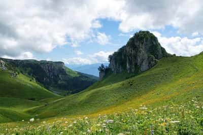 По плато Лаго-Наки к вершине хребта «Каменное Море»