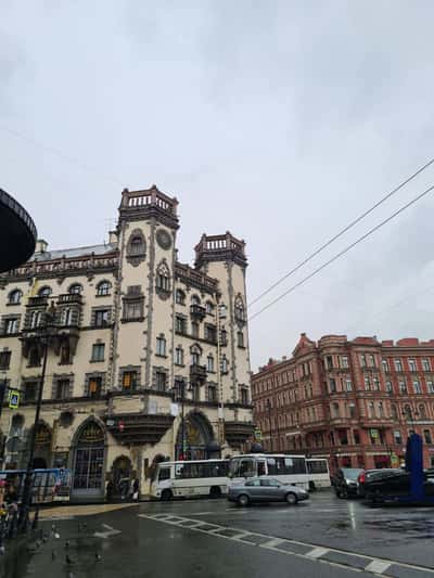 Дворы, дворцы и судьбы Петроградки