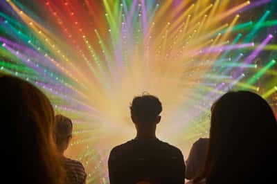 Билет в teamLab Phenomena - мир искусства и технологий (на английском)