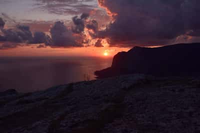 Закат в горах Крыма