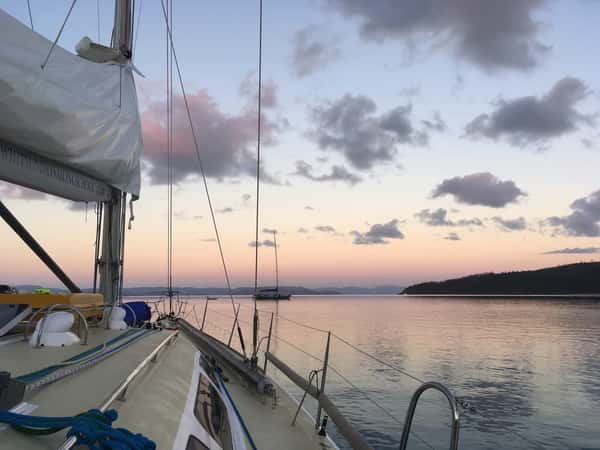 Морской круиз на закате