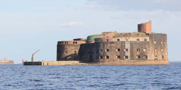 Кронштадт с теплоходной прогулкой