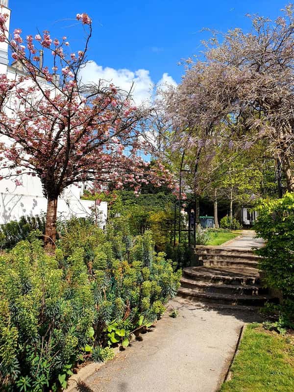 Квартал Шарон: необычный Париж или деревня в городе