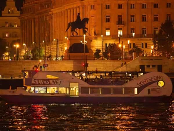 Вечерний обзорный круиз по Дунаю (вкл. напиток), зимнее расписание