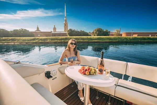 Прогулки на катере по рекам и каналам Санкт-Петербурга