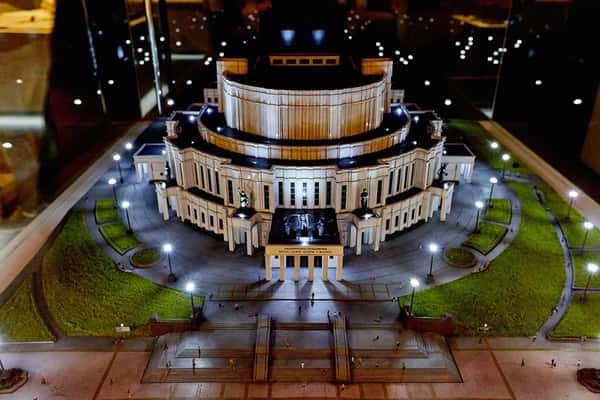 Прогулка по столице и стране в миниатюре