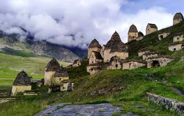 Привет, скалистые горы! Достопримечательности и национальная кухня Осетии и Грузии
