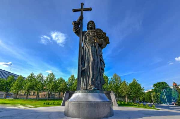 От Большого театра до Святого Владимира: прогулка по центру Москвы