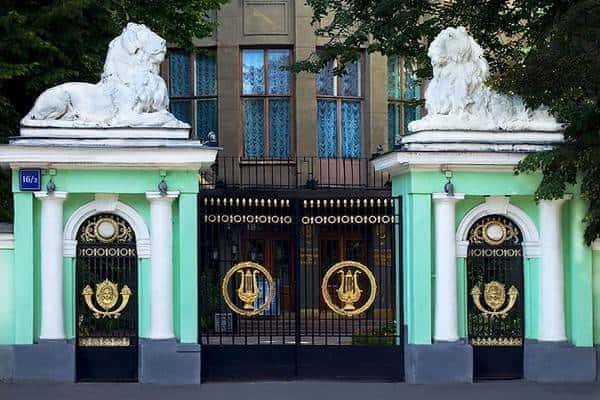 «Роскошная Пречистенка»: городские легенды и необычные истории