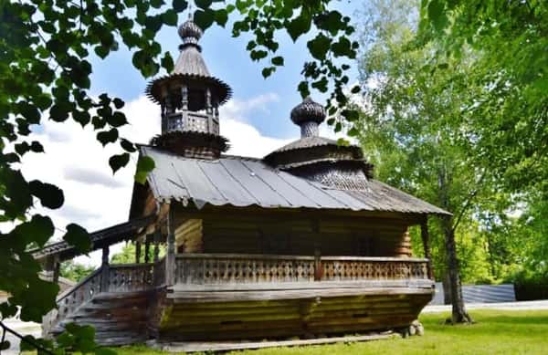 Экскурсия в Великом Новгороде: Экскурсия в Витославлицы и Юрьев монастырь