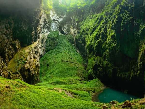 Моравский крас, пропасть Мацоха и город Брно