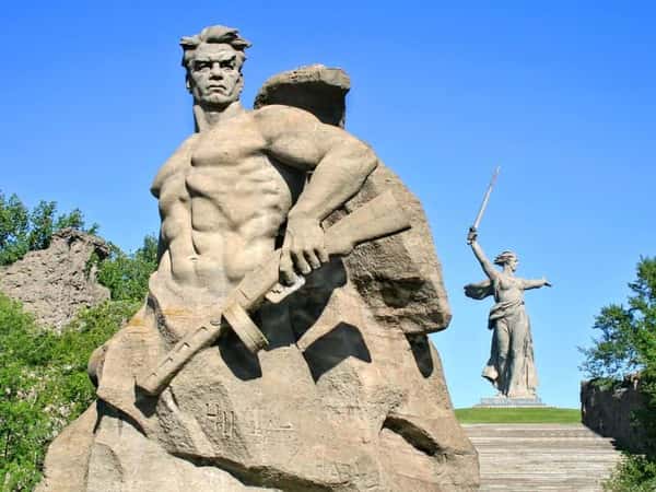 Мамаев курган в деталях
