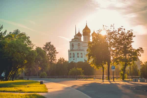 Псков, Изборск, Печоры: история, мастер-классы и посещение ферм