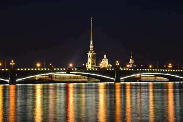 Ночной Петербург: автобусная экскурсия и теплоходная прогулка