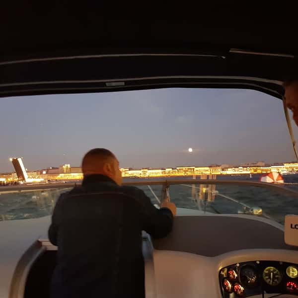 Разводка мостов на индивидуальном катере