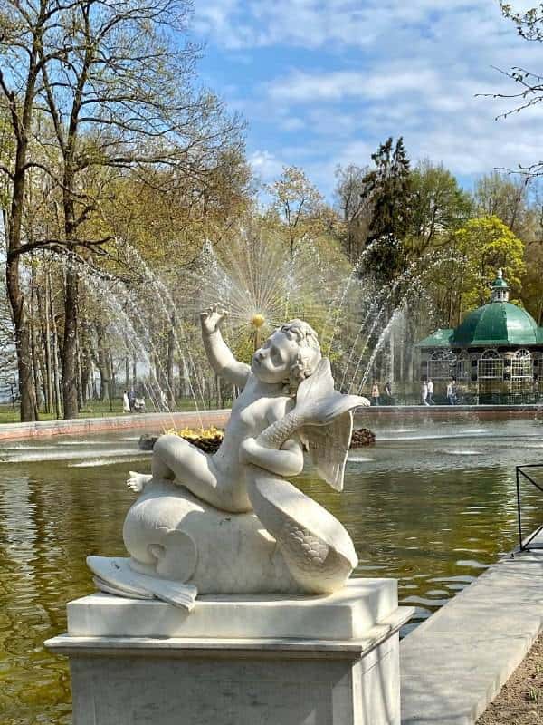 В Петергоф по воде: Нижний парк с фонтанами (включены билеты в парк)