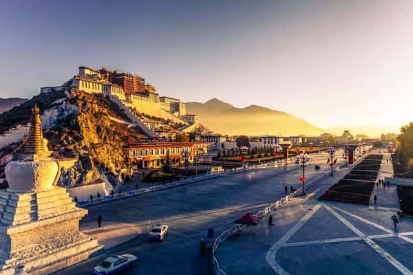 Первая встреча со столицей Тибета
