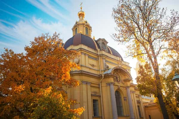 По православным храмам Петербурга