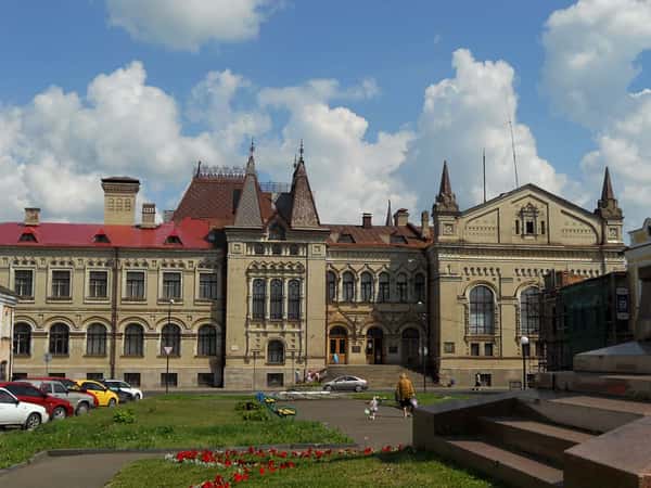Экскурсия в Рыбинск: Петербург в миниатюре