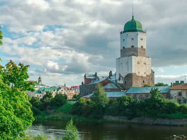 Замок и улочки средневекового Выборга