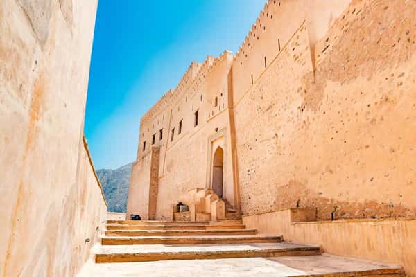 Город Низва, пещера Аль-Хута и крепость Бахла: из Маската на авто
