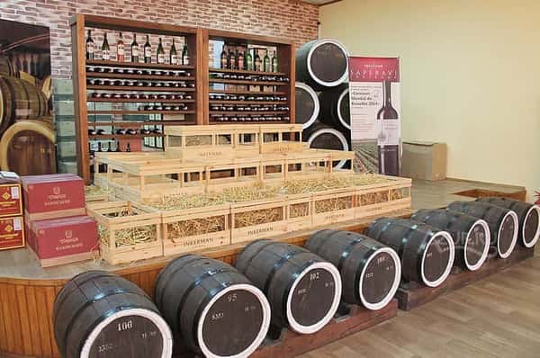 Инкерманский завод марочных вин и средневековый монастырь