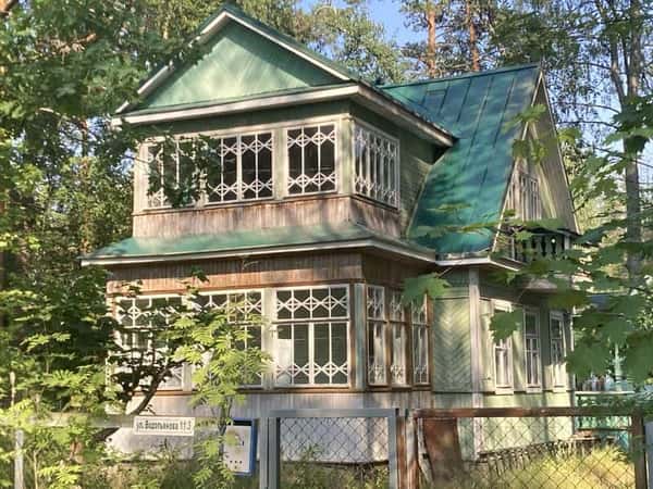 Лесная сторона Комарова: от дач до «будки» Ахматовой