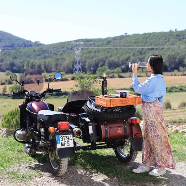 На мотоцикле «Урал» с коляской - по виноградникам региона Пенедес