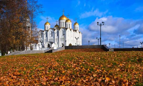 Сокровища Владимира: белокаменное зодчество и фрески Рублёва